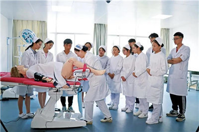 云南醫(yī)藥健康職業(yè)學(xué)院 護(hù)理專業(yè)引領(lǐng)健康服務(wù)，成就你的白衣天使夢